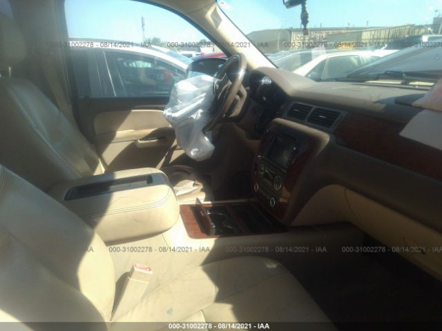 Photo 4 VIN: 1GNSKKE34BR263082 - CHEVROLET SUBURBAN 