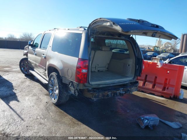 Photo 2 VIN: 1GNSKKE34BR355213 - CHEVROLET SUBURBAN 1500 