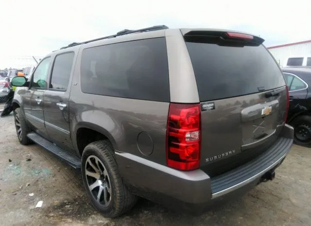 Photo 2 VIN: 1GNSKKE34BR365837 - CHEVROLET SUBURBAN 