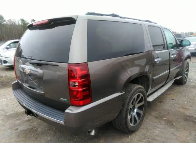 Photo 3 VIN: 1GNSKKE34BR365837 - CHEVROLET SUBURBAN 