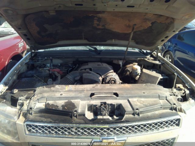 Photo 9 VIN: 1GNSKKE36BR230942 - CHEVROLET SUBURBAN 