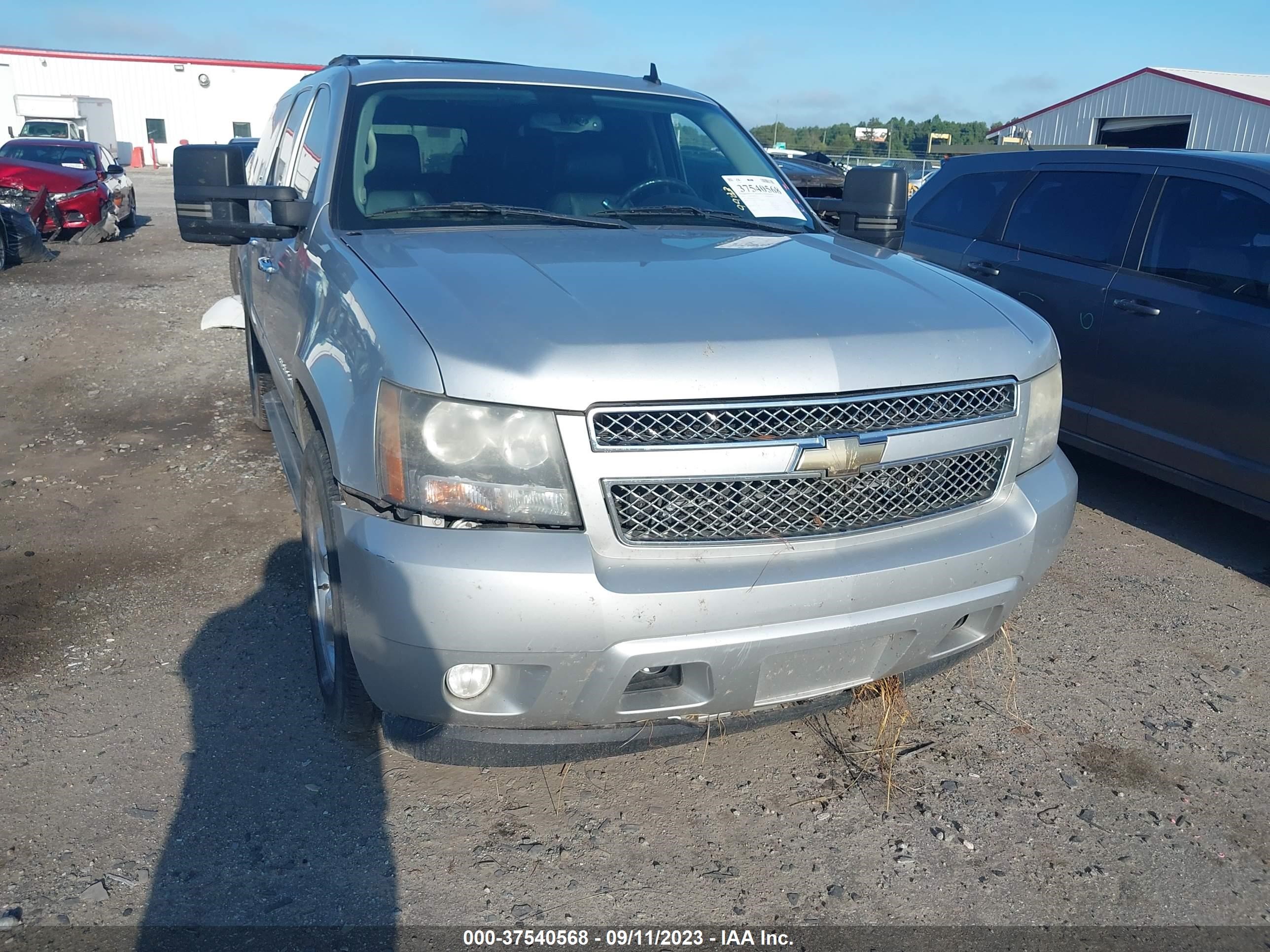 Photo 5 VIN: 1GNSKKE37BR292513 - CHEVROLET SUBURBAN 