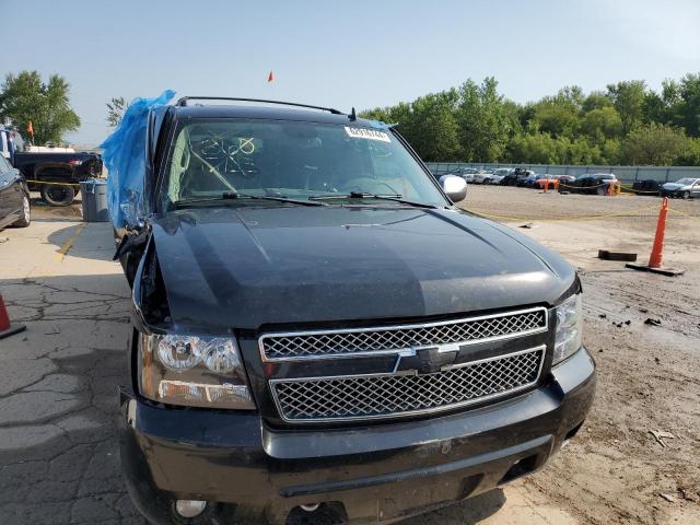 Photo 4 VIN: 1GNSKKE38BR226214 - CHEVROLET SUBURBAN 