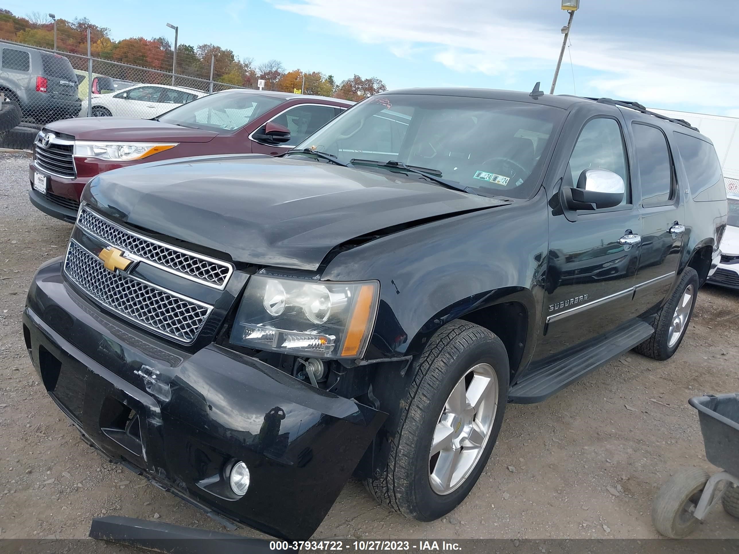 Photo 1 VIN: 1GNSKKE39BR173975 - CHEVROLET SUBURBAN 