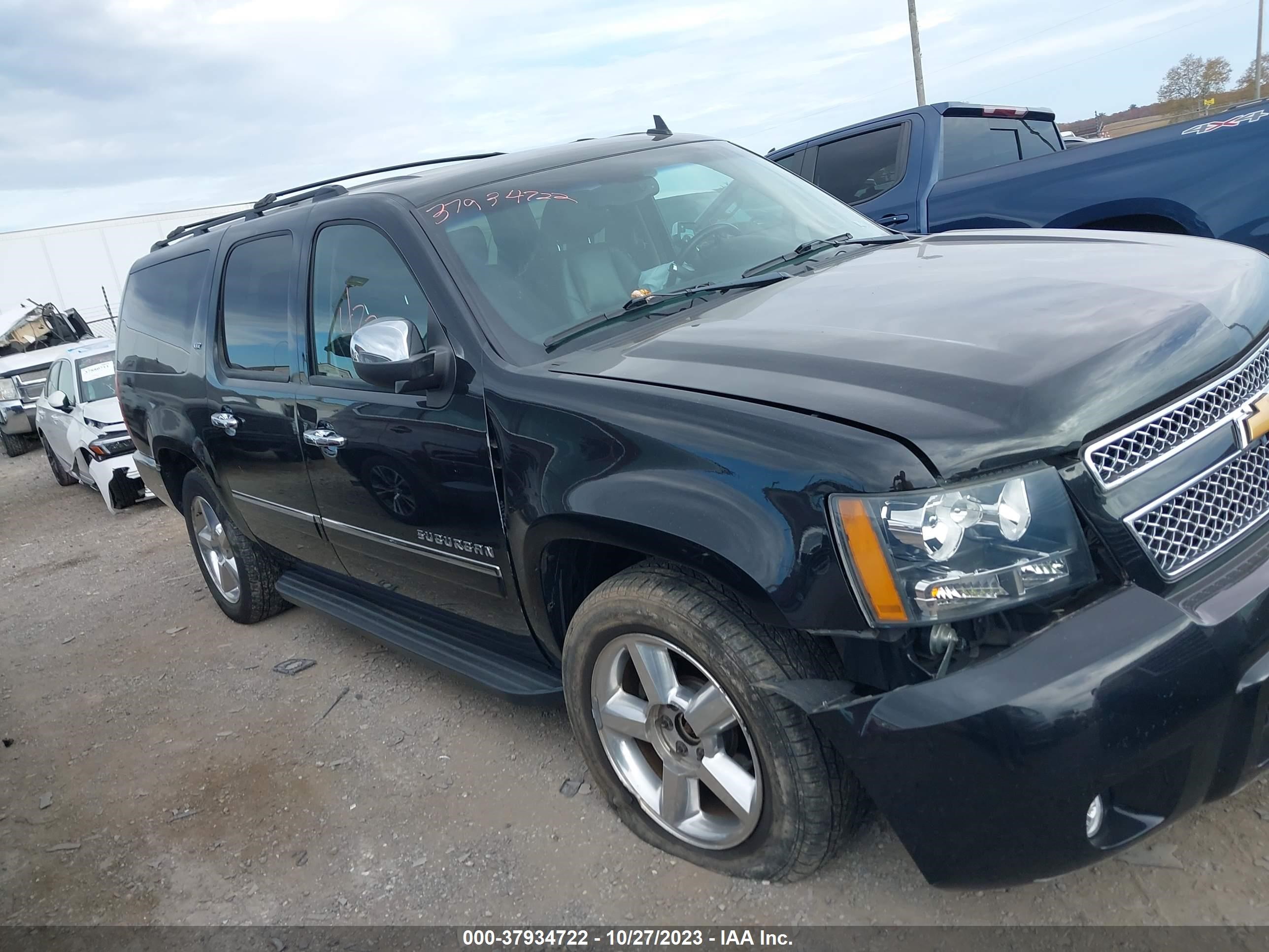 Photo 12 VIN: 1GNSKKE39BR173975 - CHEVROLET SUBURBAN 