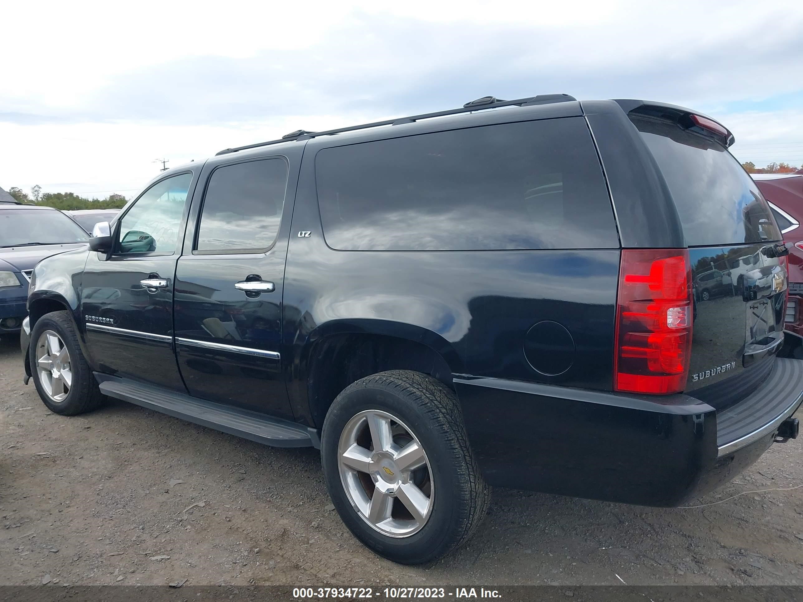 Photo 13 VIN: 1GNSKKE39BR173975 - CHEVROLET SUBURBAN 