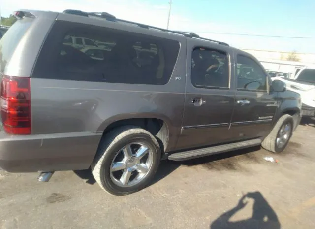 Photo 3 VIN: 1GNSKKE71CR307351 - CHEVROLET SUBURBAN 