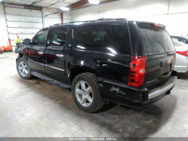 Photo 2 VIN: 1GNSKKE71DR143231 - CHEVROLET SUBURBAN 