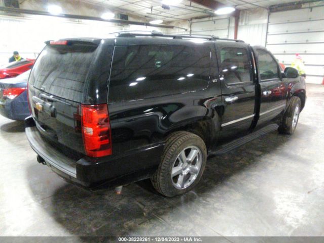 Photo 3 VIN: 1GNSKKE71DR143231 - CHEVROLET SUBURBAN 