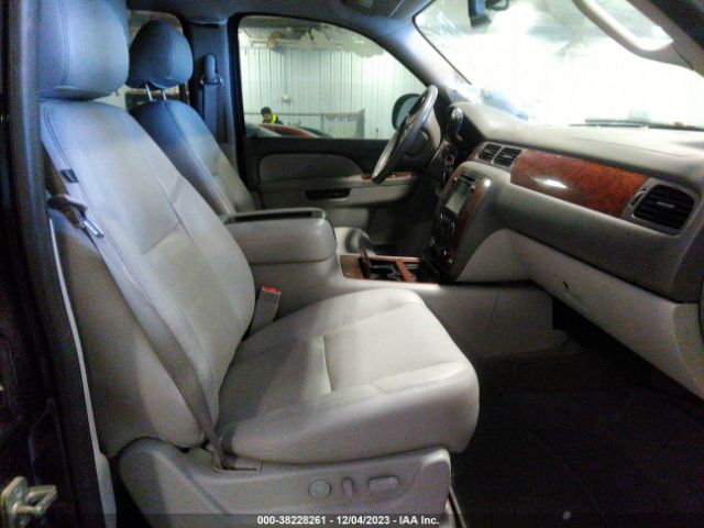 Photo 4 VIN: 1GNSKKE71DR143231 - CHEVROLET SUBURBAN 