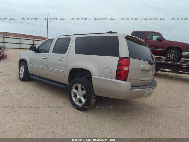 Photo 2 VIN: 1GNSKKE71DR215822 - CHEVROLET SUBURBAN 