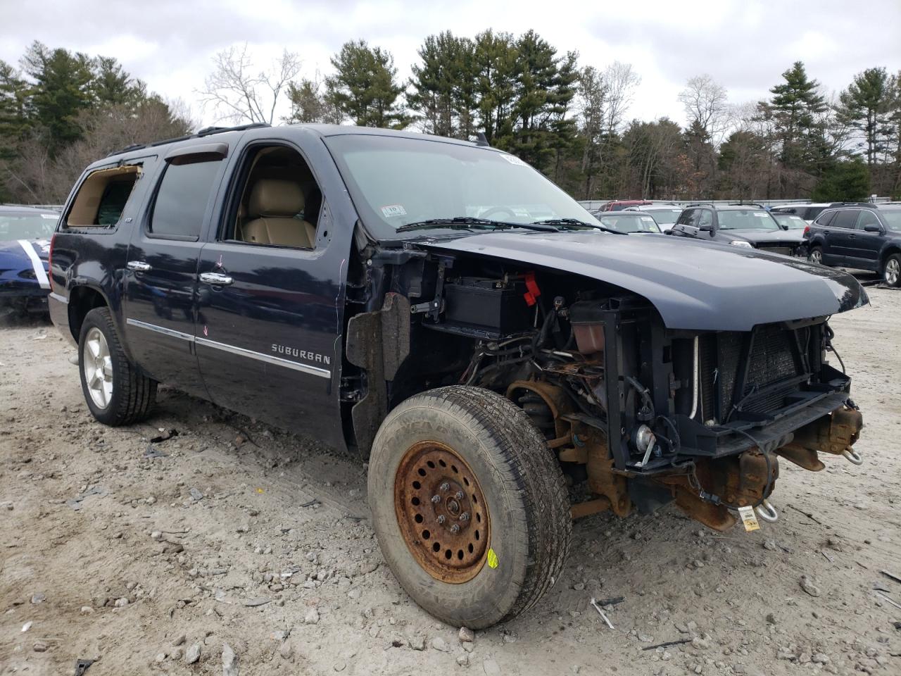 Photo 3 VIN: 1GNSKKE73DR206359 - CHEVROLET SUBURBAN 