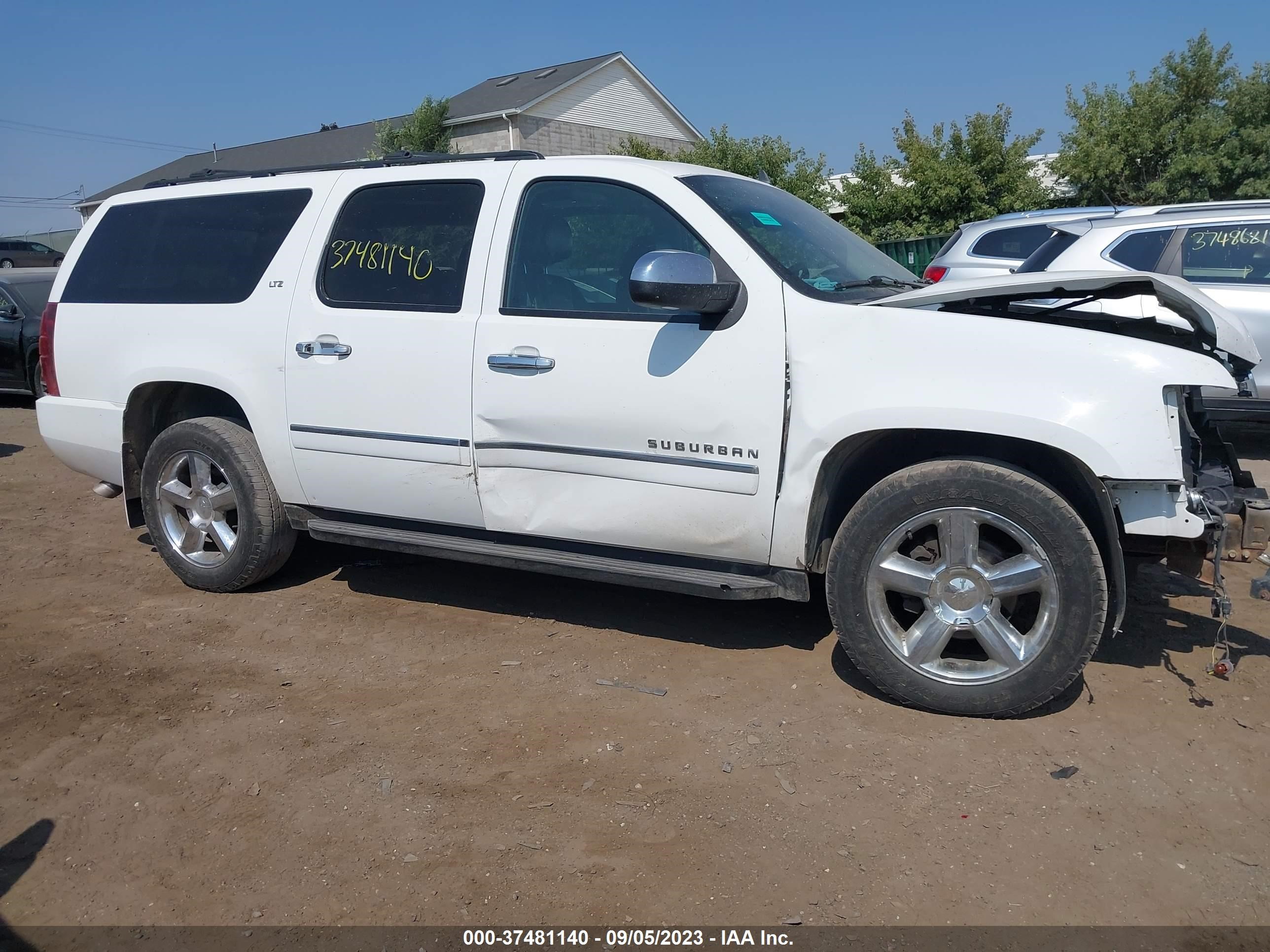 Photo 12 VIN: 1GNSKKE73ER153440 - CHEVROLET SUBURBAN 