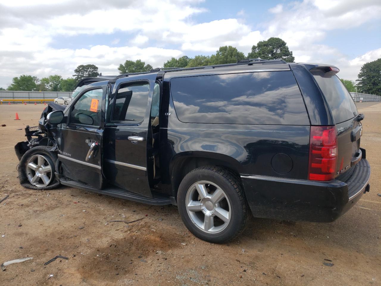 Photo 1 VIN: 1GNSKKE73ER215631 - CHEVROLET SUBURBAN 