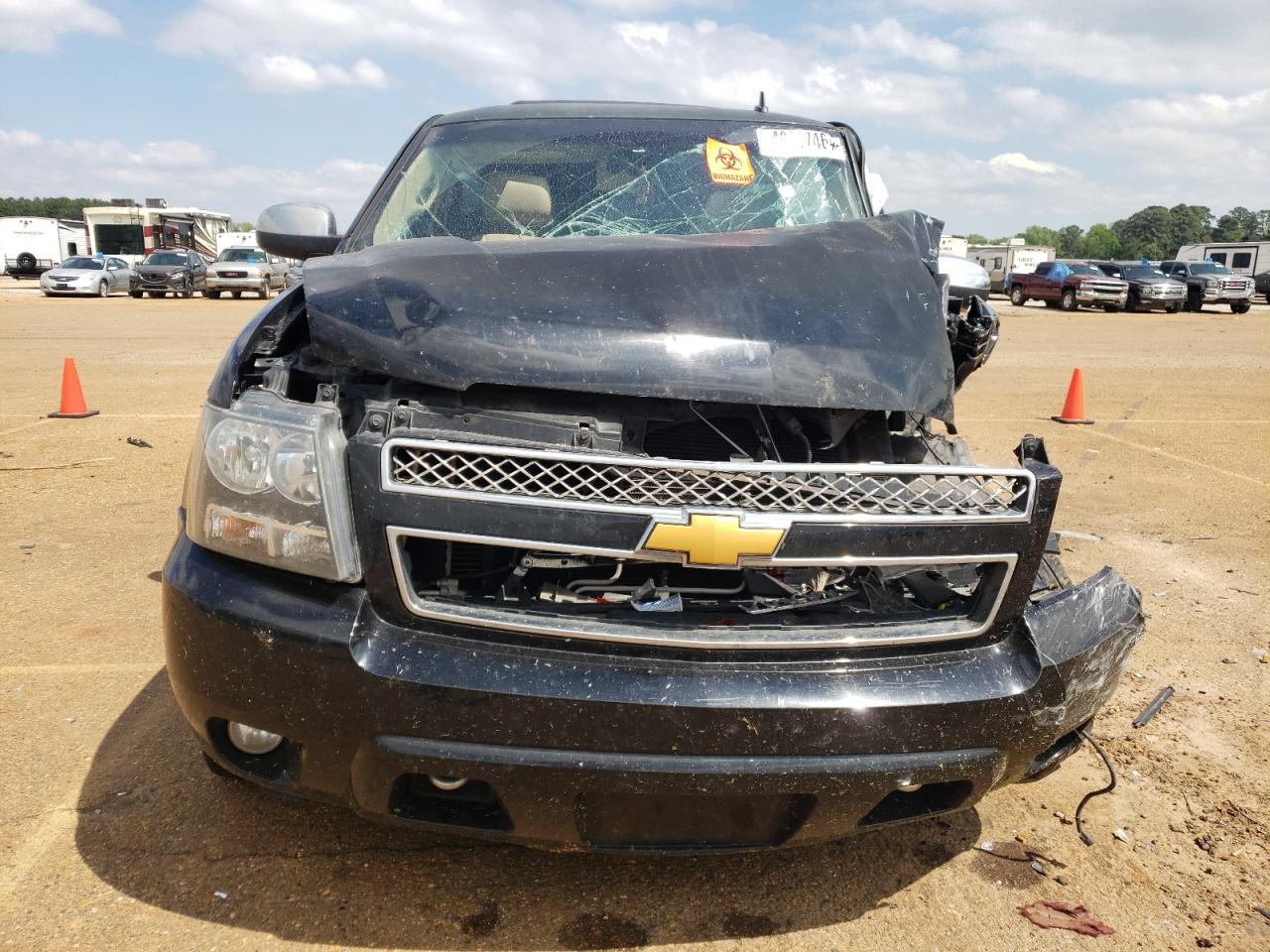 Photo 4 VIN: 1GNSKKE73ER215631 - CHEVROLET SUBURBAN 