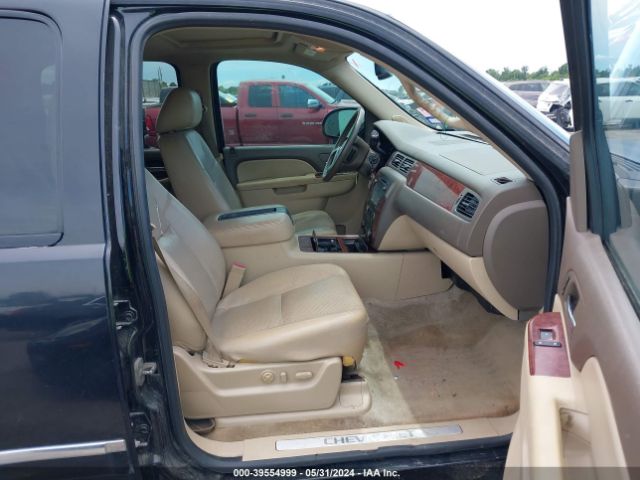 Photo 4 VIN: 1GNSKKE74DR293639 - CHEVROLET SUBURBAN 