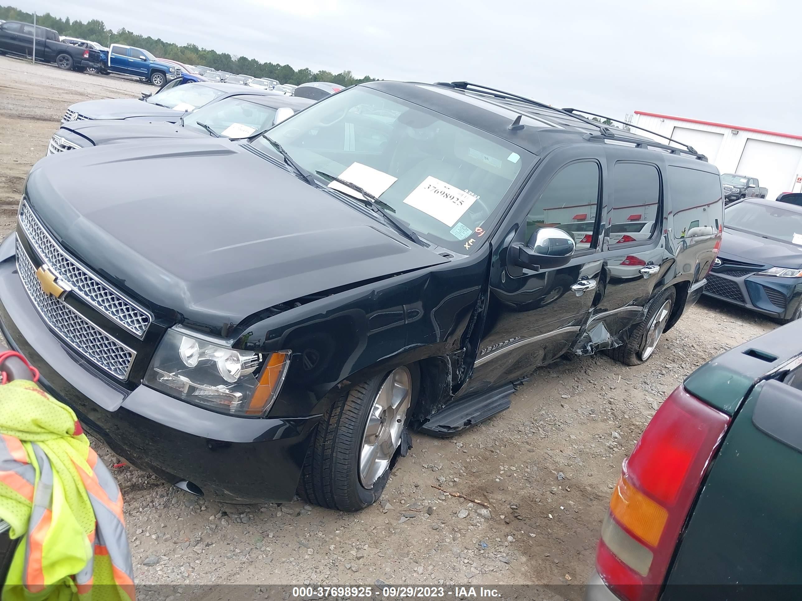 Photo 1 VIN: 1GNSKKE74ER103887 - CHEVROLET SUBURBAN 