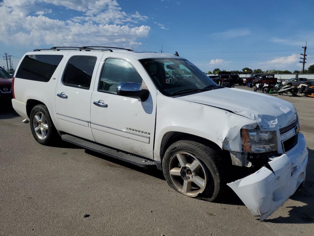 Photo 3 VIN: 1GNSKKE77DR160101 - CHEVROLET SUBURBAN 