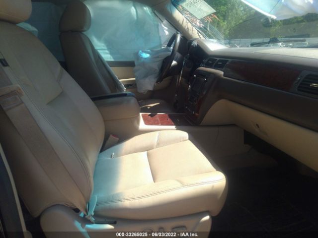 Photo 4 VIN: 1GNSKKE79DR253735 - CHEVROLET SUBURBAN 