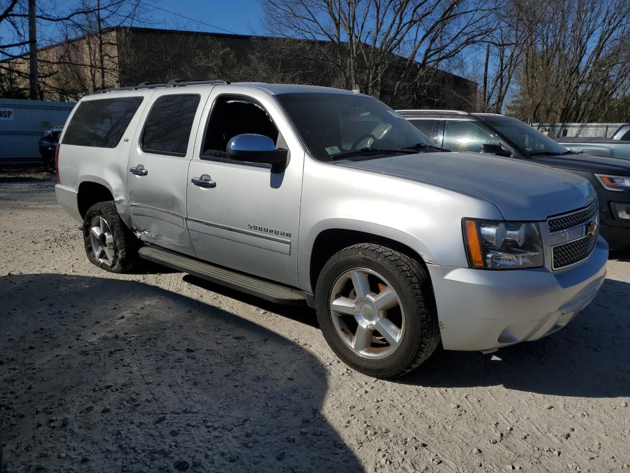 Photo 3 VIN: 1GNSKKE7XCR127690 - CHEVROLET SUBURBAN 