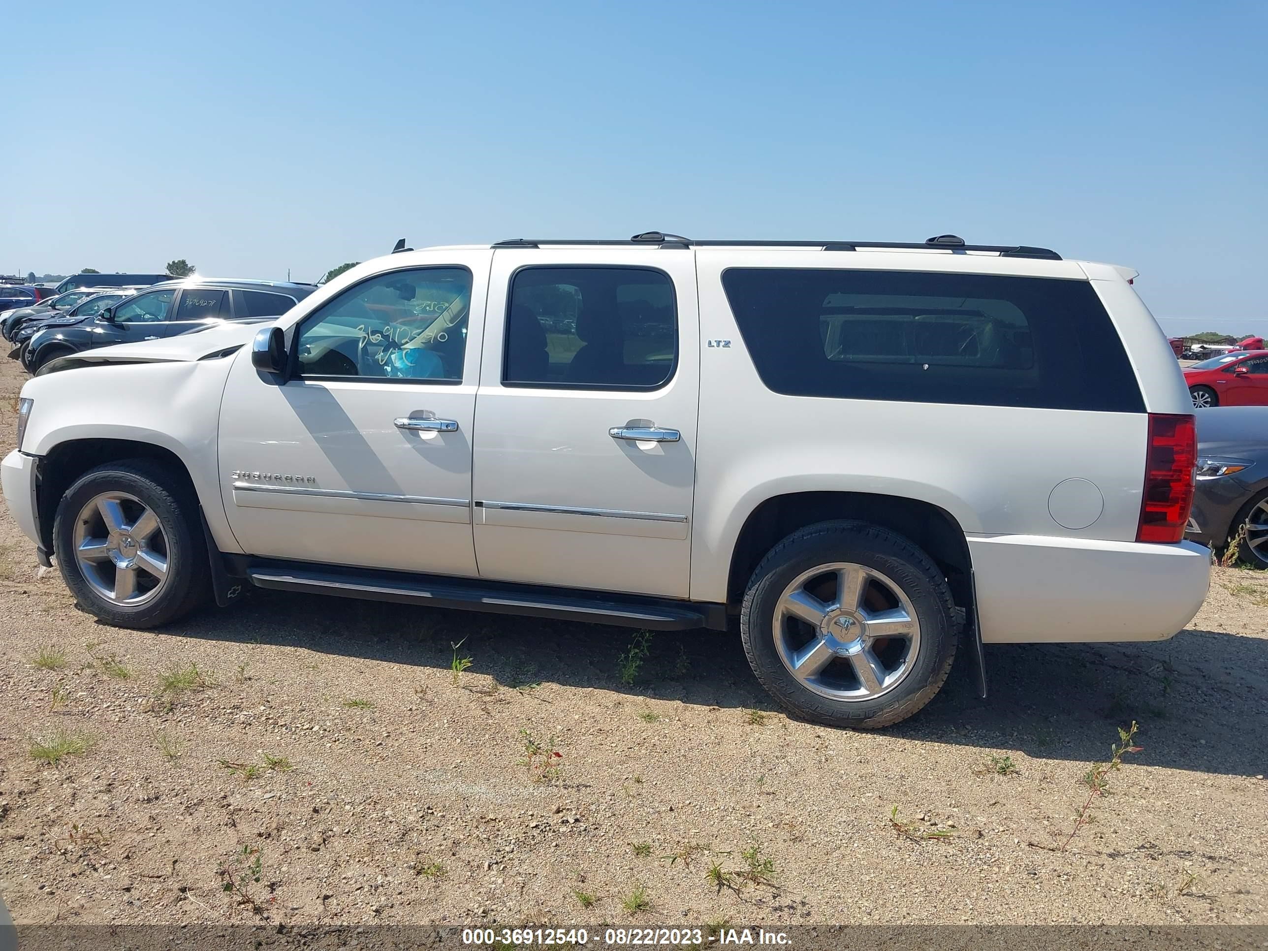 Photo 13 VIN: 1GNSKKE7XCR225022 - CHEVROLET SUBURBAN 