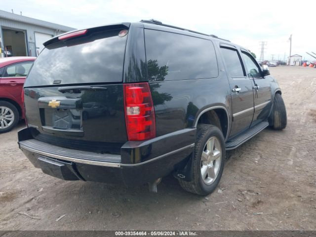 Photo 3 VIN: 1GNSKKE7XER102078 - CHEVROLET SUBURBAN 