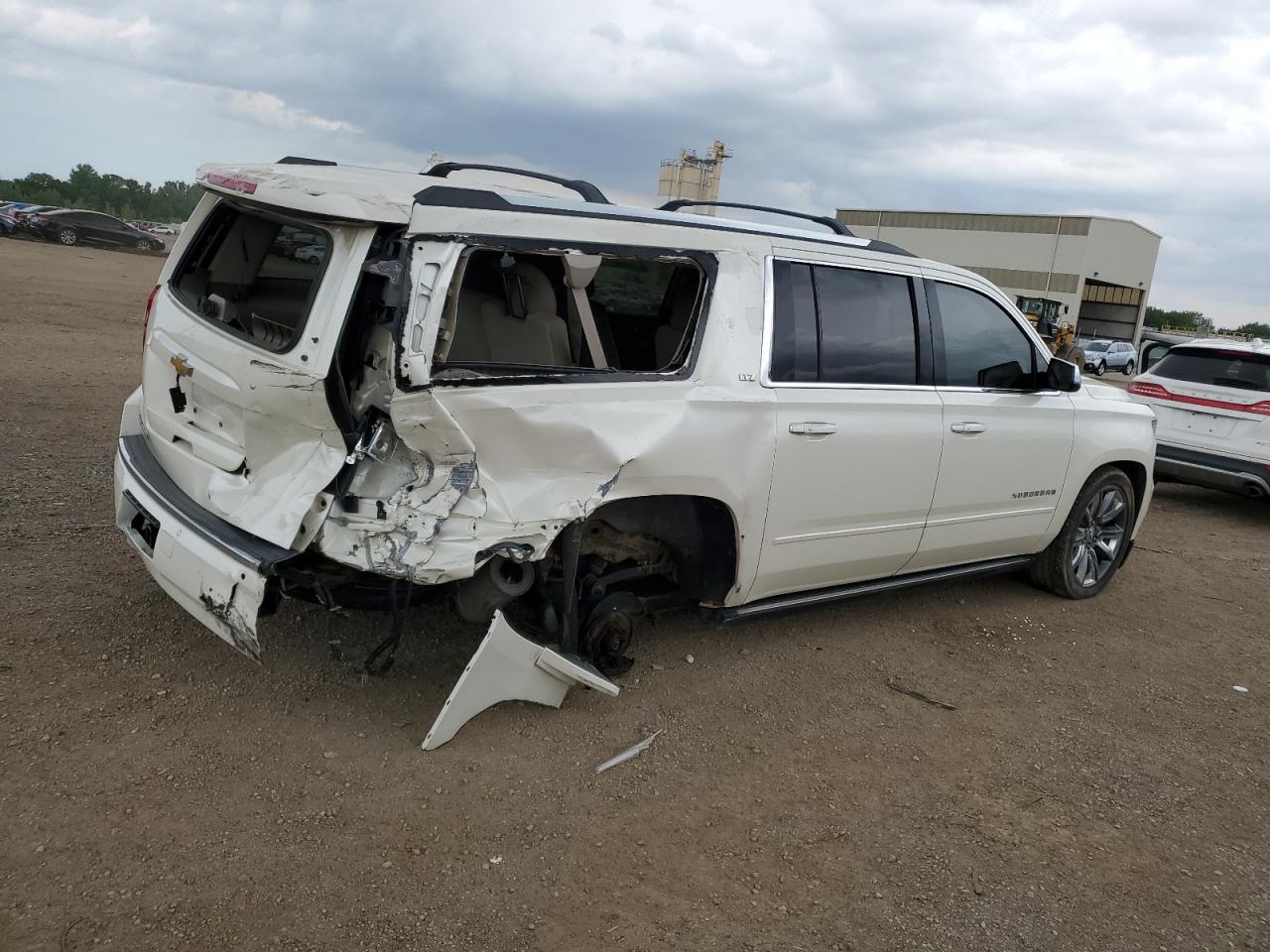 Photo 2 VIN: 1GNSKKKC6FR537294 - CHEVROLET SUBURBAN 