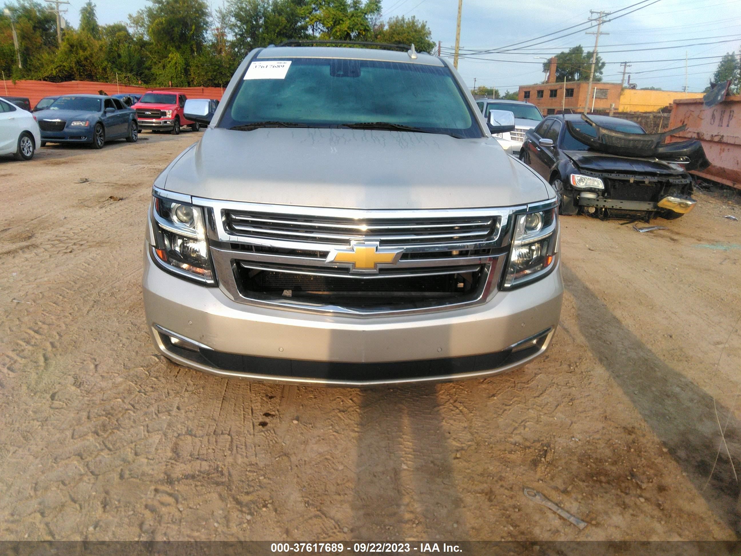 Photo 11 VIN: 1GNSKKKC6FR595891 - CHEVROLET SUBURBAN 