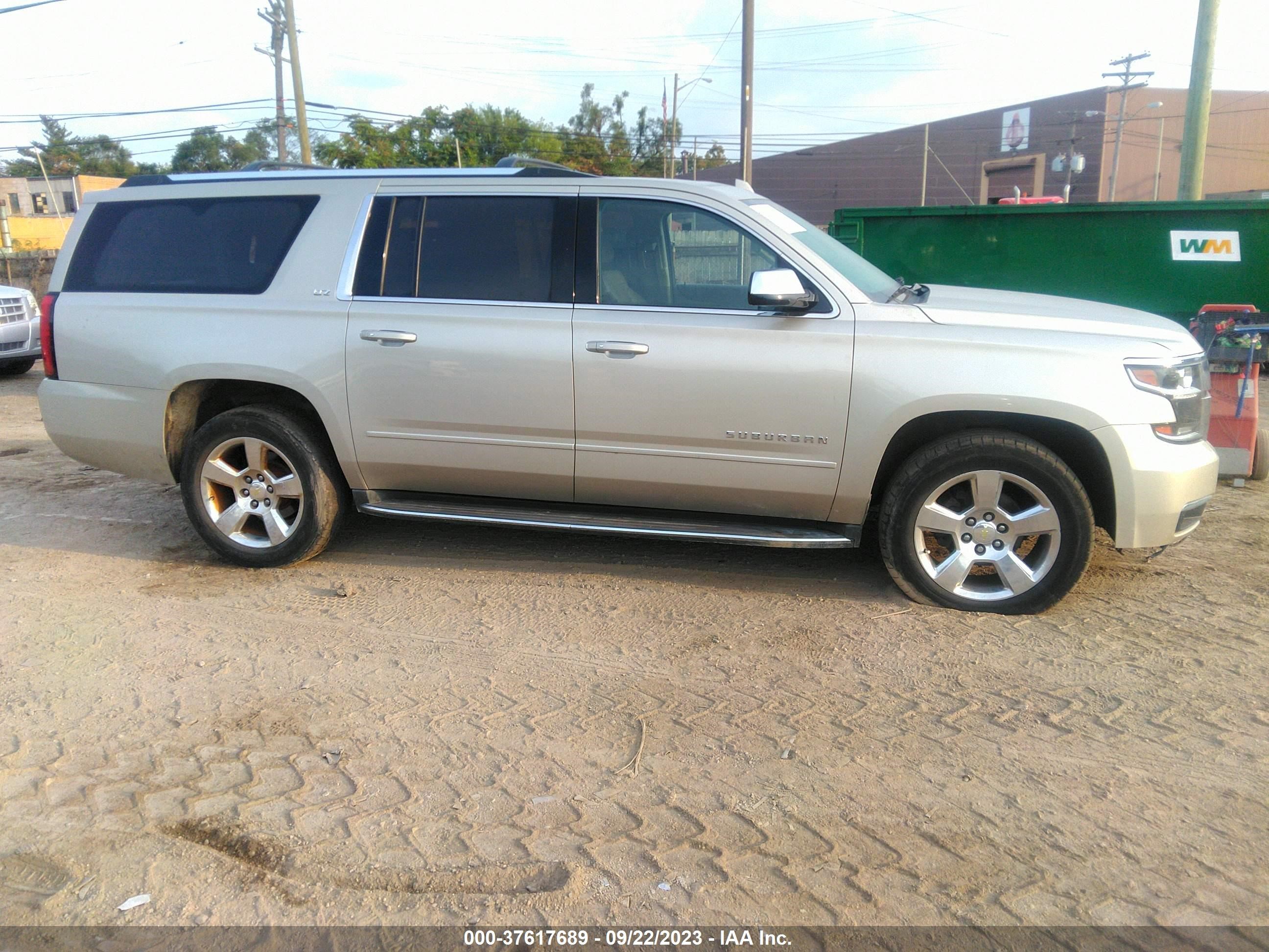 Photo 12 VIN: 1GNSKKKC6FR595891 - CHEVROLET SUBURBAN 