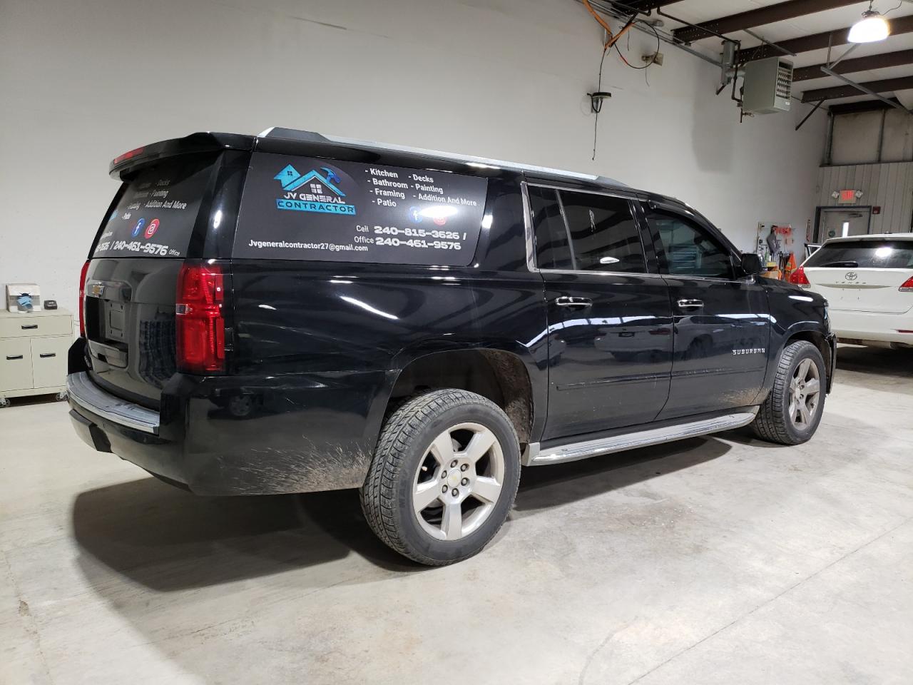 Photo 2 VIN: 1GNSKKKC9FR139948 - CHEVROLET SUBURBAN 