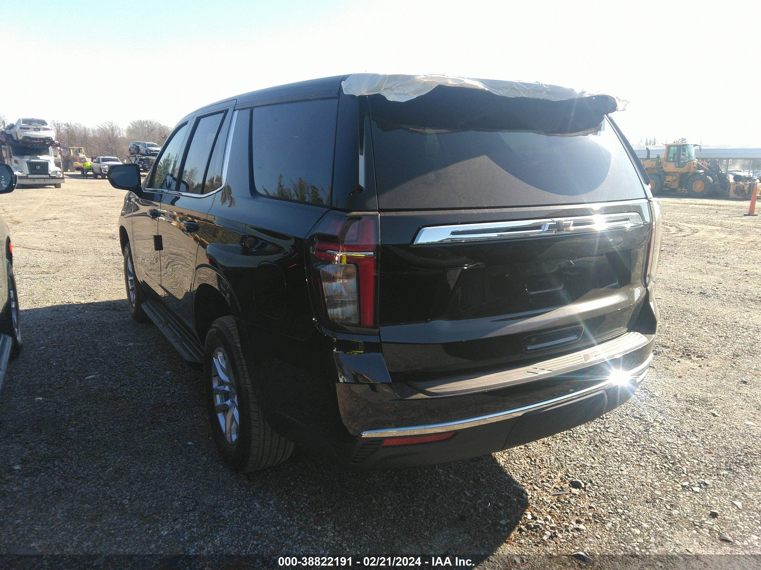 Photo 2 VIN: 1GNSKLED0RR172545 - CHEVROLET TAHOE 