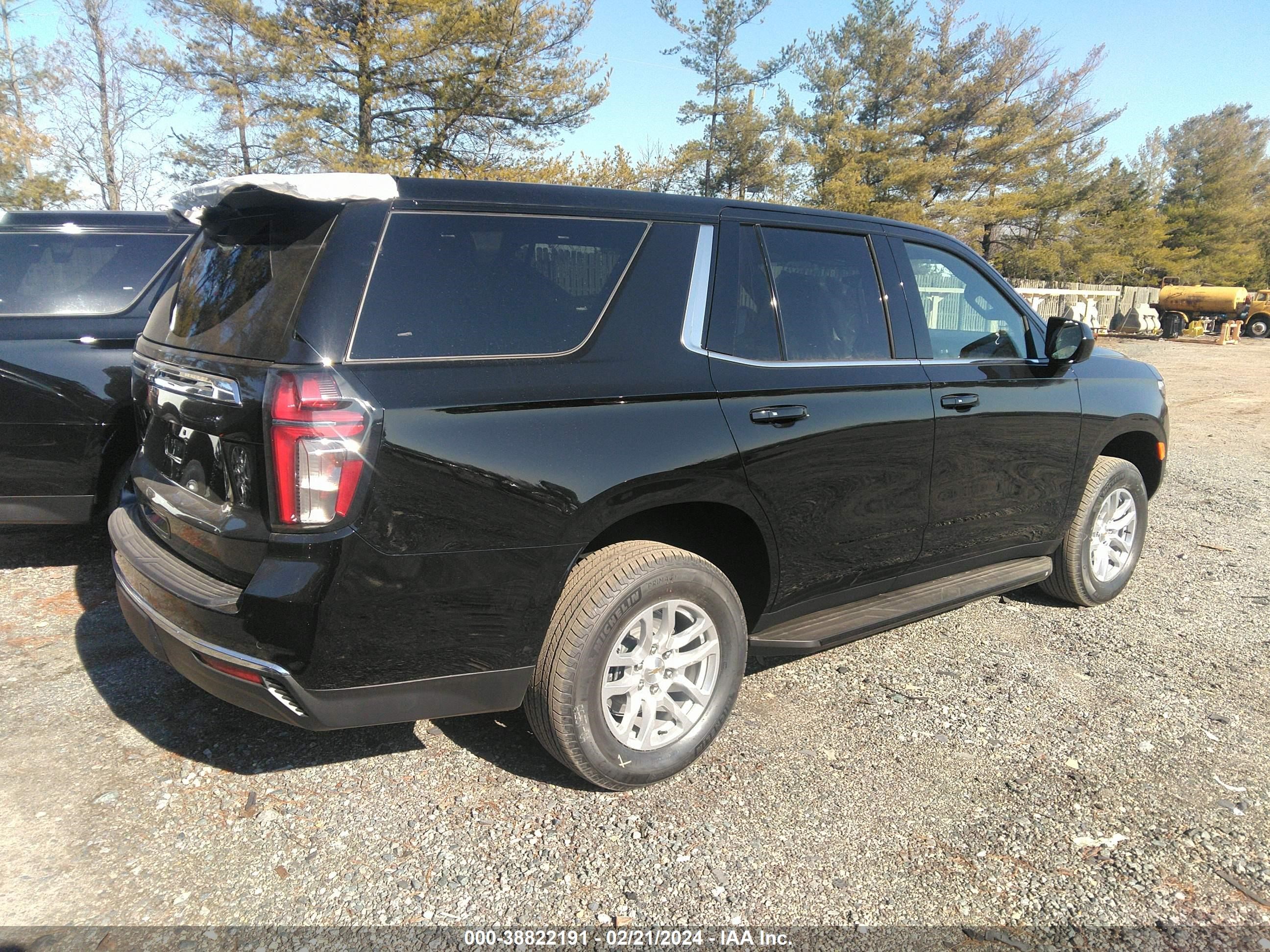 Photo 3 VIN: 1GNSKLED0RR172545 - CHEVROLET TAHOE 