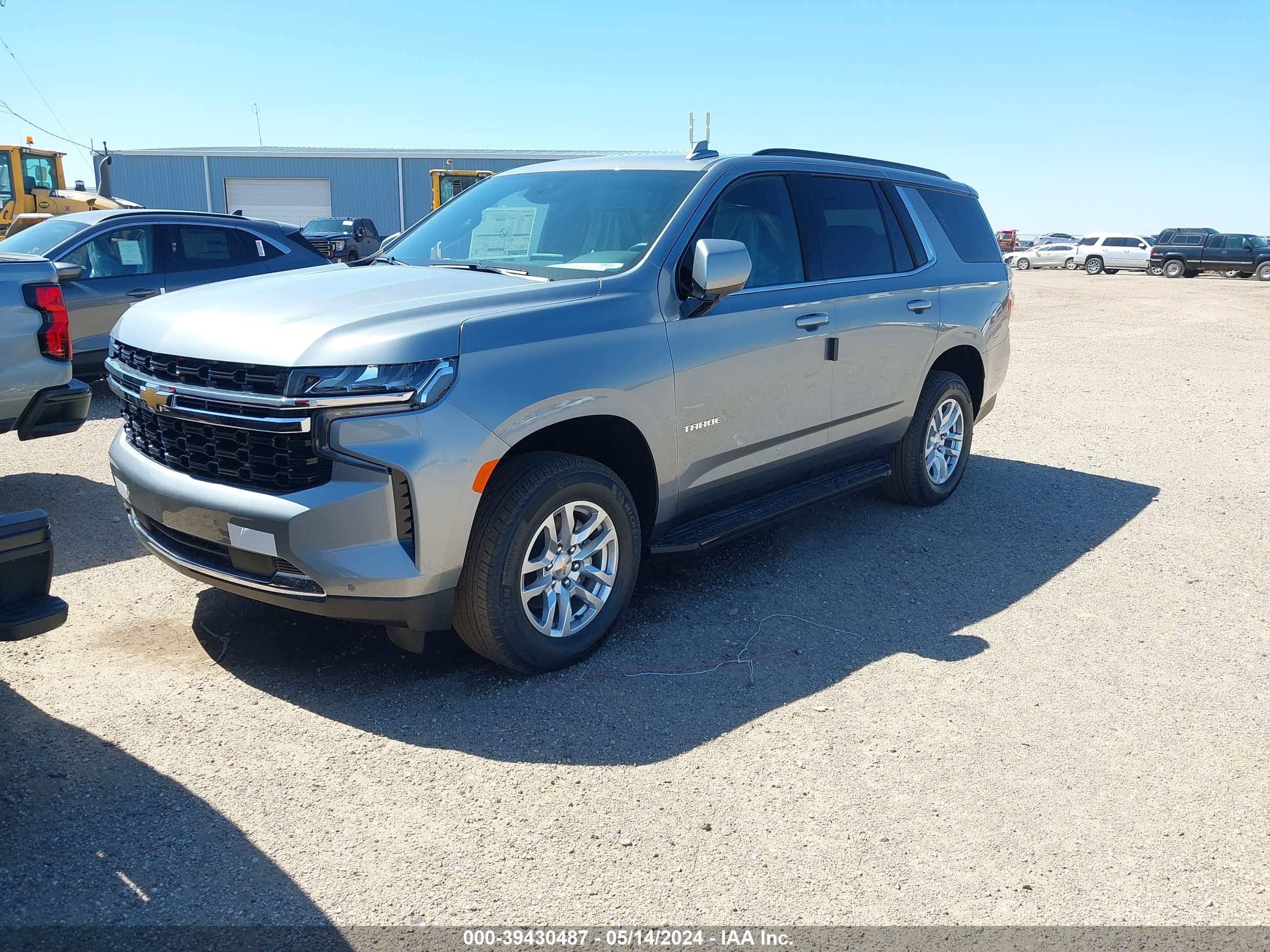 Photo 1 VIN: 1GNSKLKD0RR235325 - CHEVROLET TAHOE 