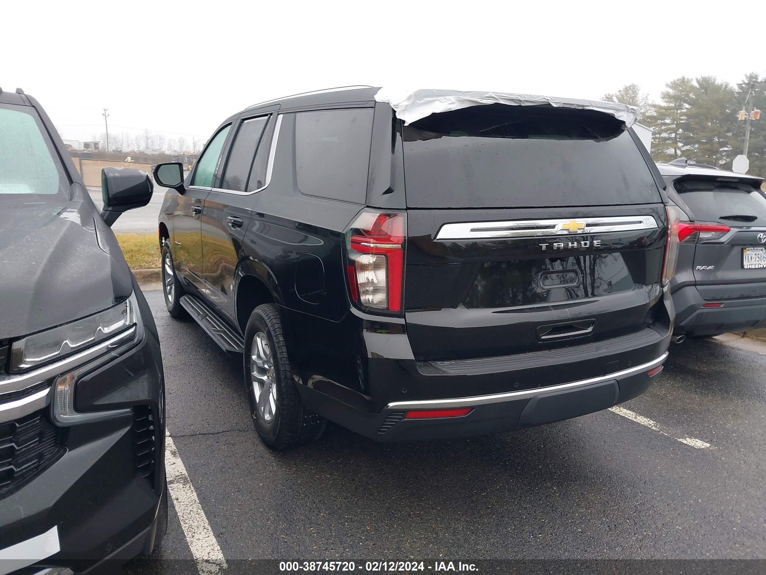 Photo 2 VIN: 1GNSKMED0RR163379 - CHEVROLET TAHOE 