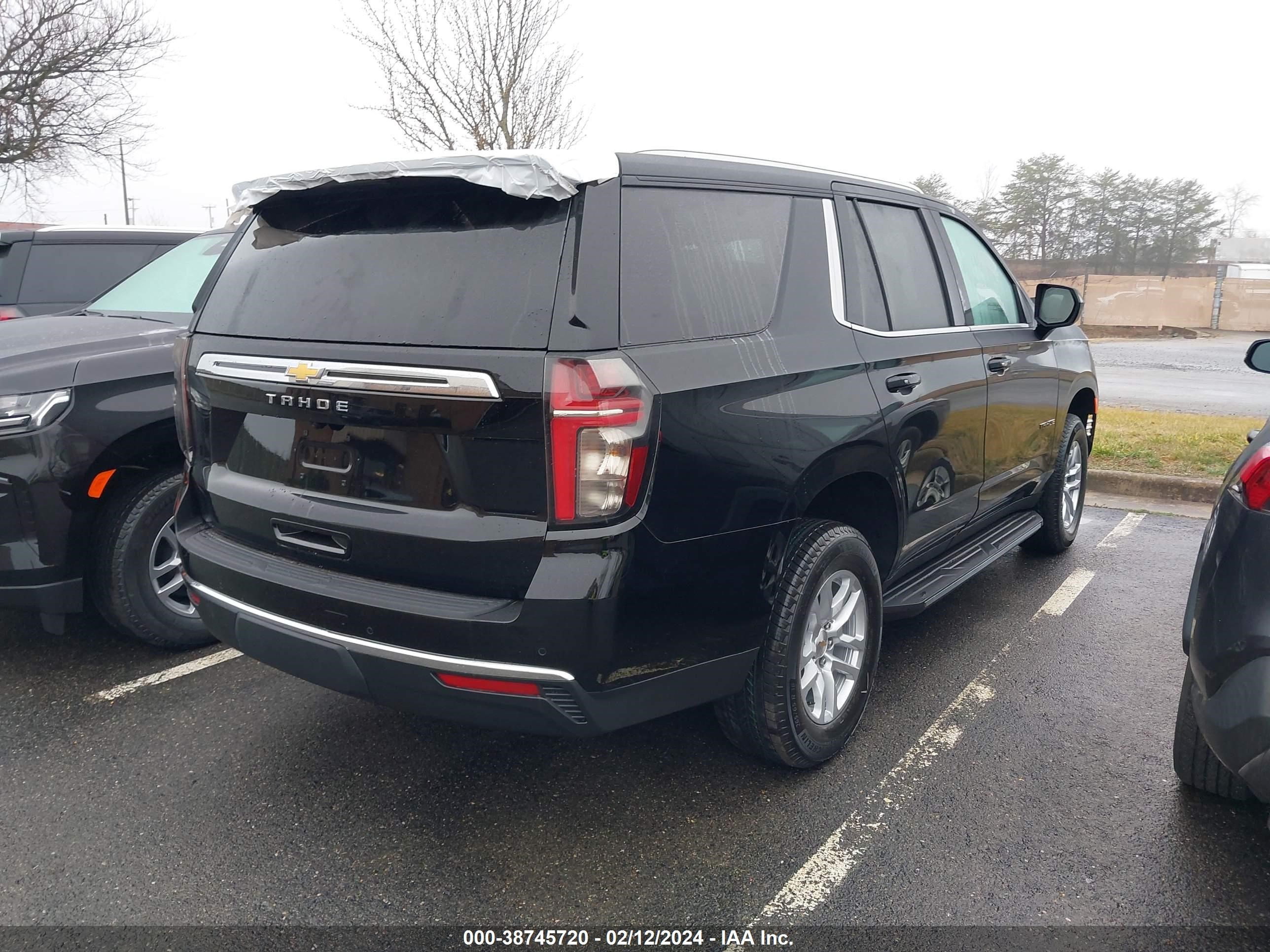 Photo 3 VIN: 1GNSKMED0RR163379 - CHEVROLET TAHOE 