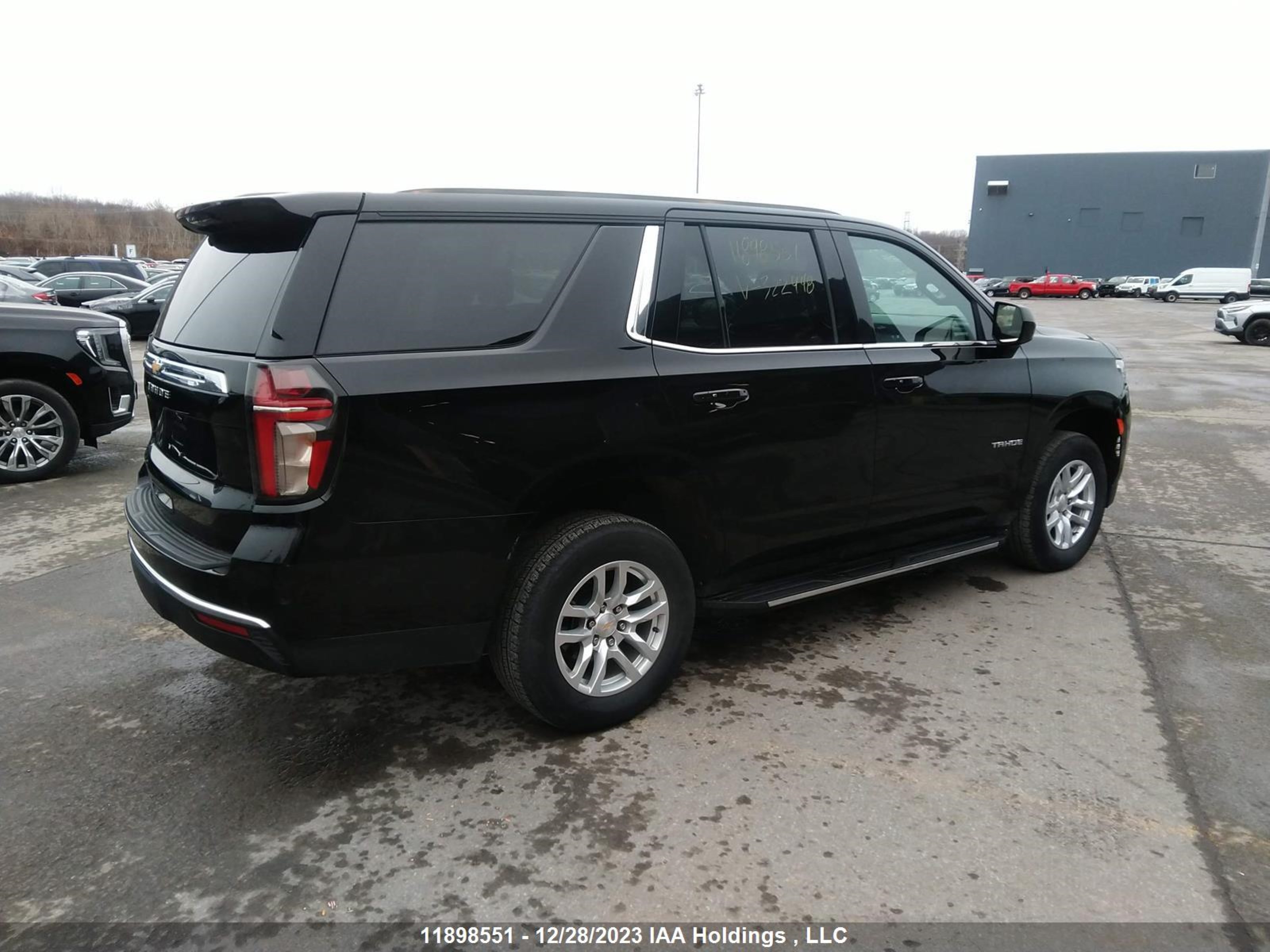 Photo 3 VIN: 1GNSKMKD2NR322448 - CHEVROLET TAHOE 