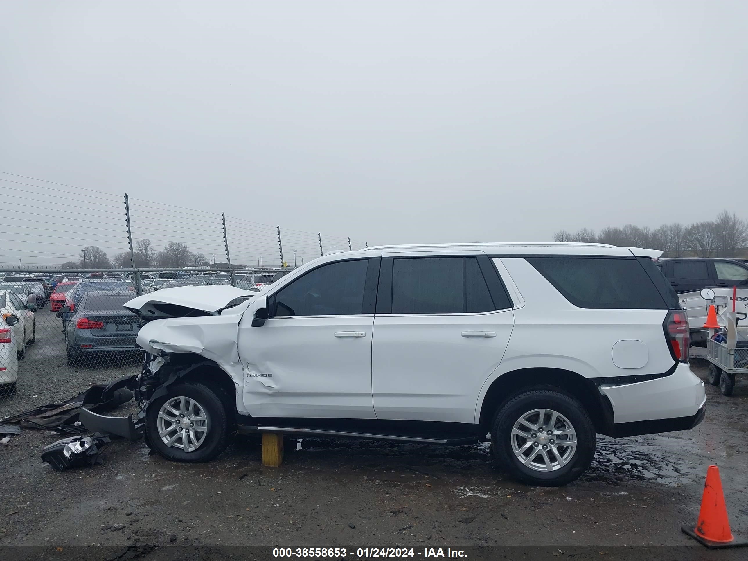 Photo 13 VIN: 1GNSKMKD9PR133055 - CHEVROLET TAHOE 