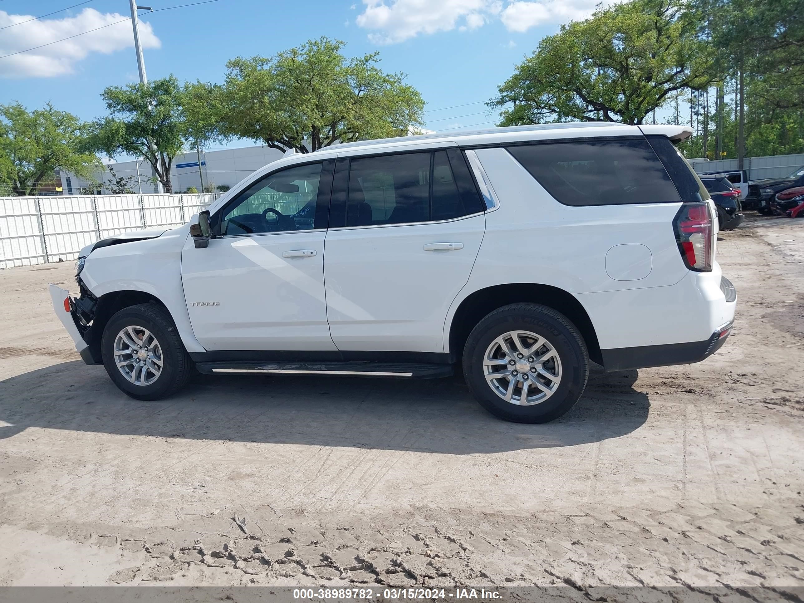 Photo 13 VIN: 1GNSKNKD6PR297272 - CHEVROLET TAHOE 