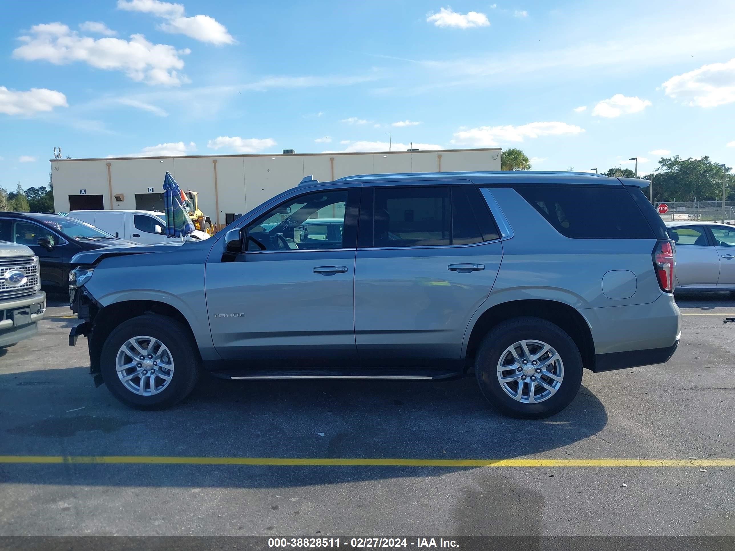 Photo 14 VIN: 1GNSKNKDXPR190385 - CHEVROLET TAHOE 