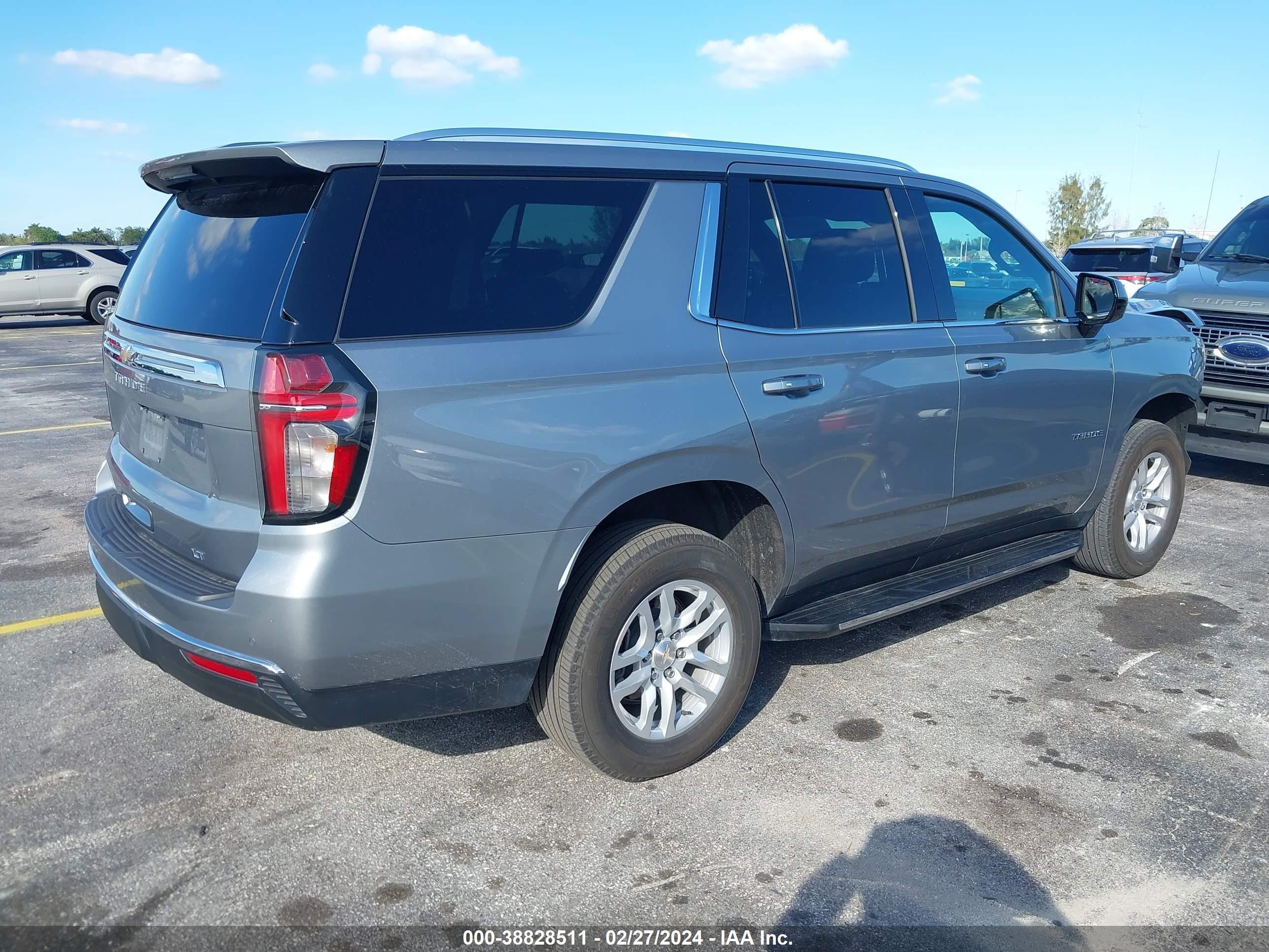 Photo 3 VIN: 1GNSKNKDXPR190385 - CHEVROLET TAHOE 