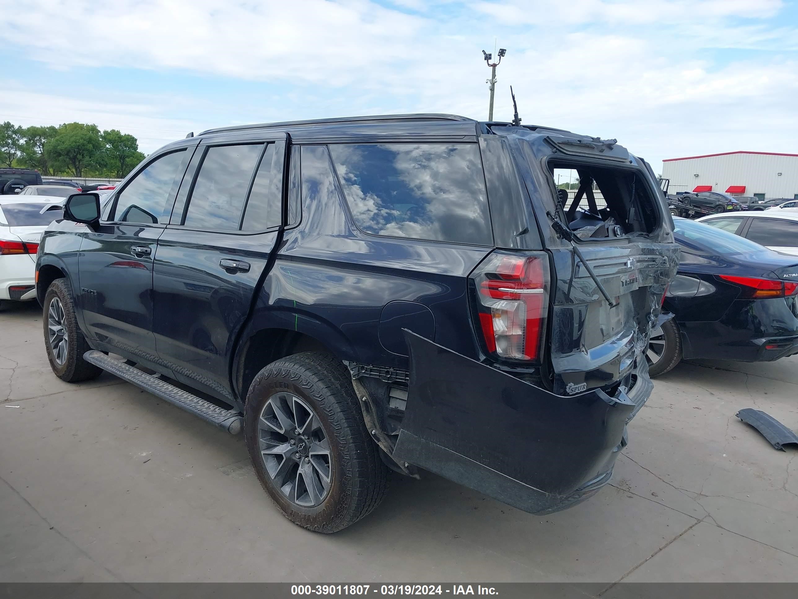 Photo 2 VIN: 1GNSKPKD1PR489999 - CHEVROLET TAHOE 