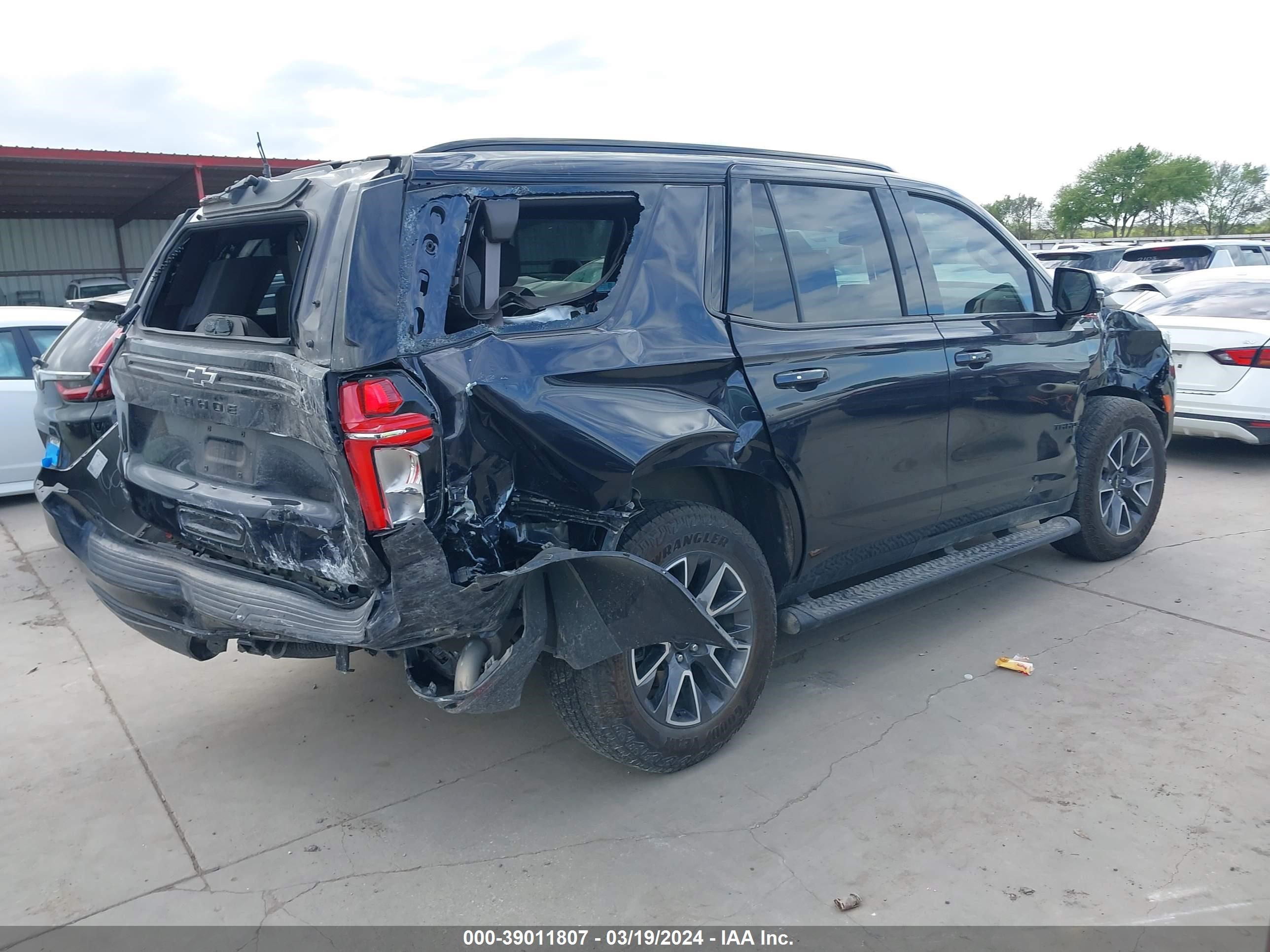 Photo 3 VIN: 1GNSKPKD1PR489999 - CHEVROLET TAHOE 