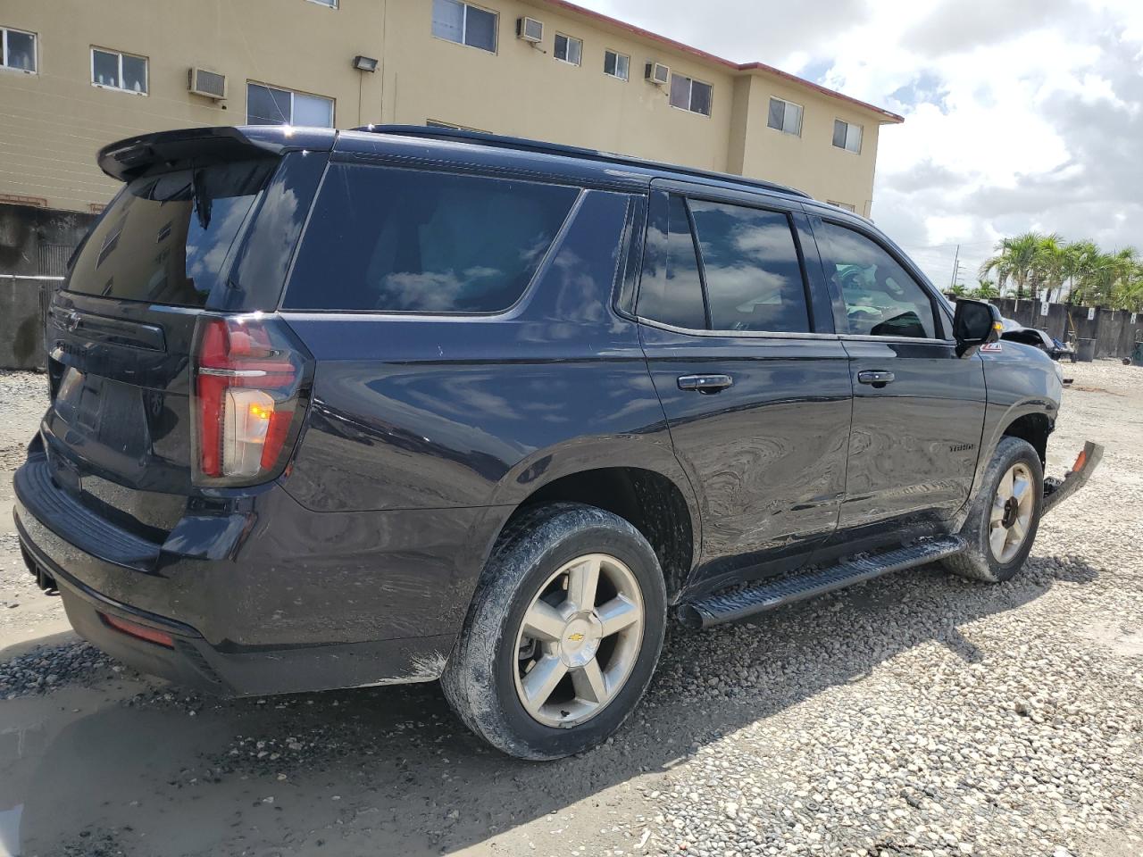 Photo 2 VIN: 1GNSKPKD3PR322494 - CHEVROLET TAHOE 