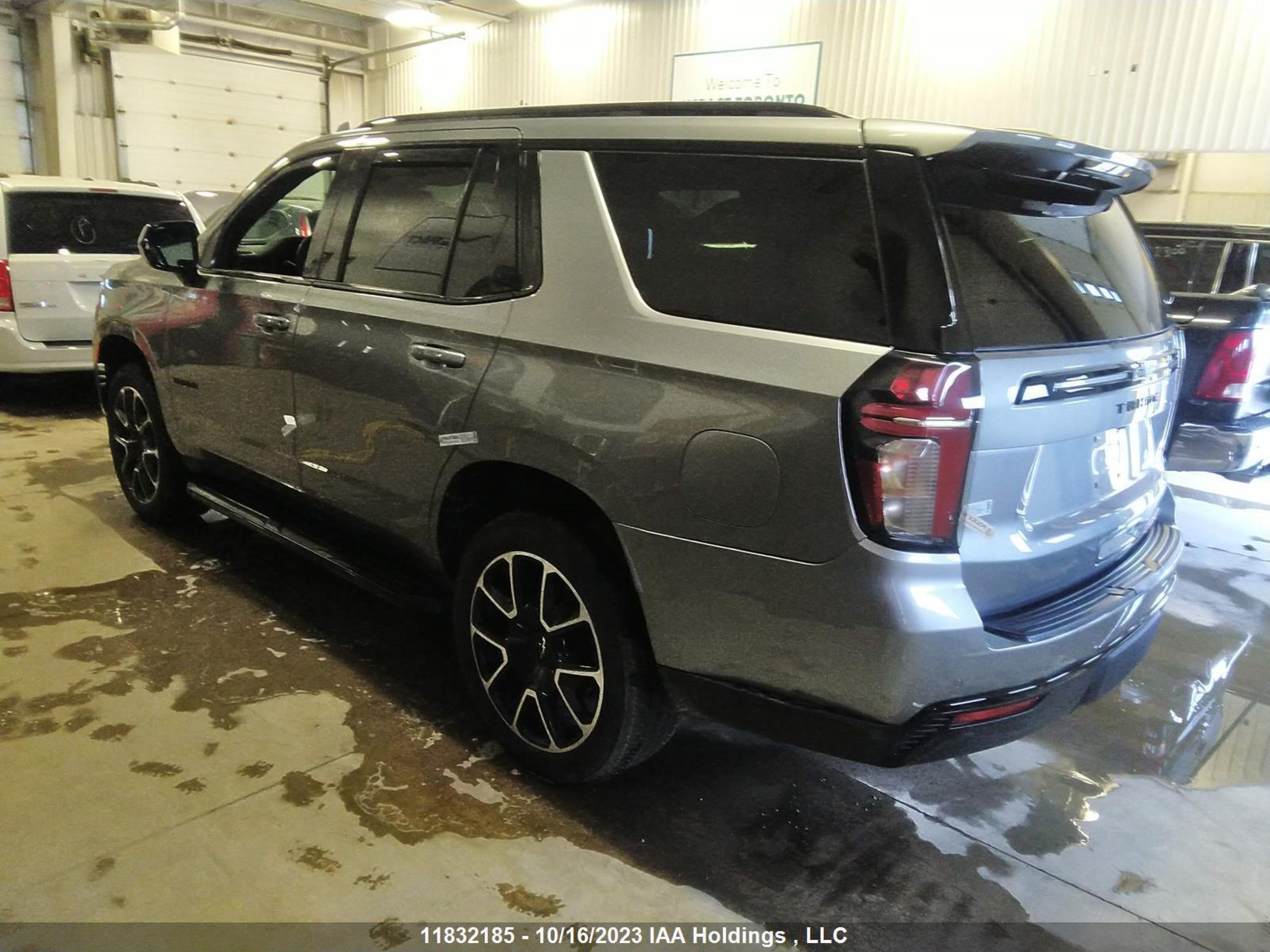 Photo 2 VIN: 1GNSKRKD1PR180044 - CHEVROLET TAHOE 