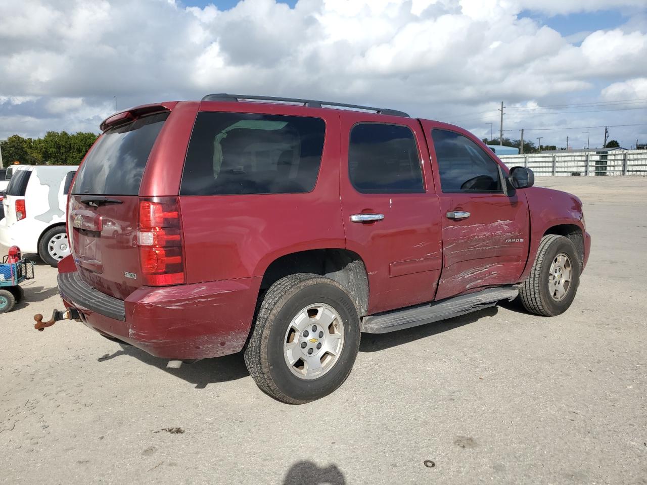 Photo 2 VIN: 1GNUCAE01AR175384 - CHEVROLET TAHOE 