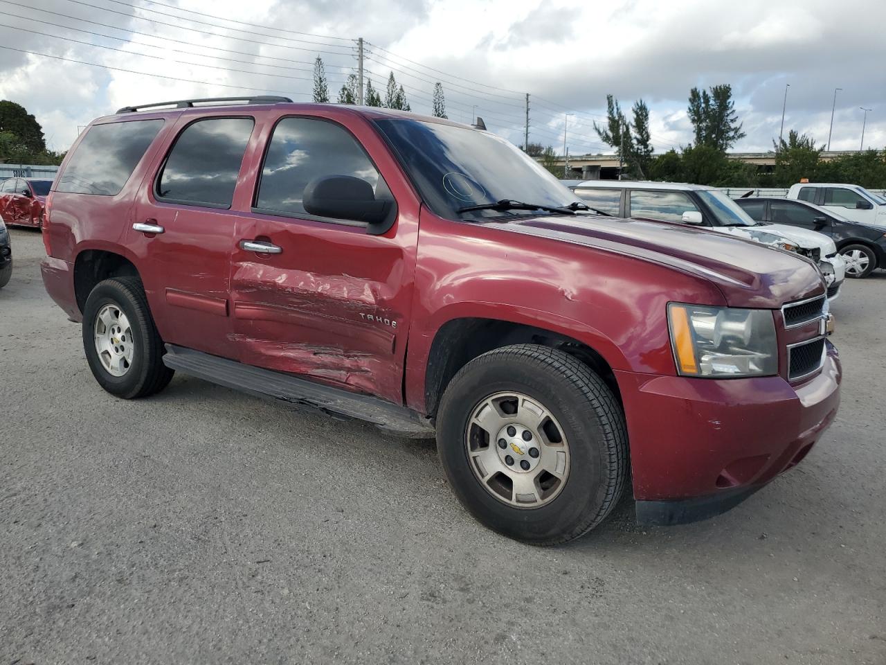 Photo 3 VIN: 1GNUCAE01AR175384 - CHEVROLET TAHOE 