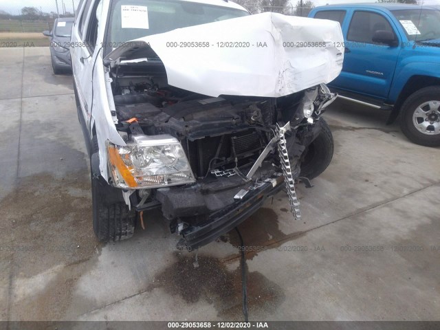 Photo 5 VIN: 1GNUCBE00AR286546 - CHEVROLET TAHOE 