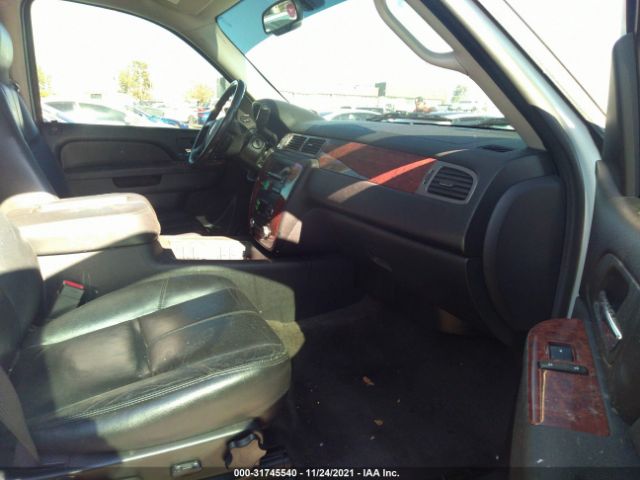 Photo 4 VIN: 1GNUCBE01AR143895 - CHEVROLET TAHOE 