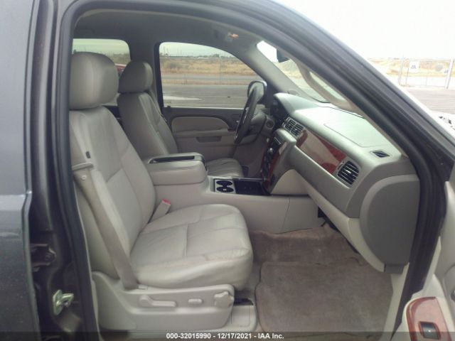 Photo 4 VIN: 1GNUCBE02AR275676 - CHEVROLET TAHOE 