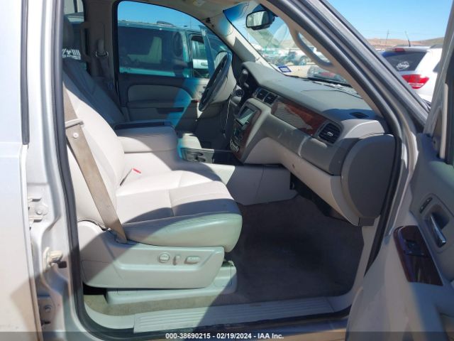 Photo 4 VIN: 1GNUCBE06AR292075 - CHEVROLET TAHOE 